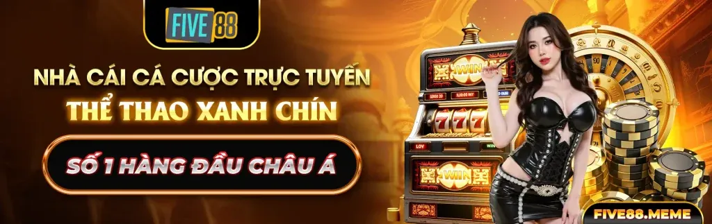 Hình ảnh hero section thể hiện sự hứng khởi của cá cược trực tuyến với các yếu tố vàng xanh, người chơi đang tương tác với giao diện hi888 code trên máy tính bảng hoặc điện thoại, xung quanh là biểu tượng các trò chơi casino, thể thao.